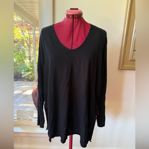 RELAXED FIT LONG SLEEVE V-NECK TEE - Picture 1 of 6